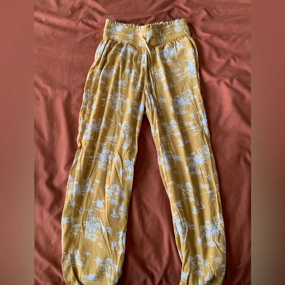 Abercrombie & Fitch women’s long pants, size extra small, yellow, high waisted.